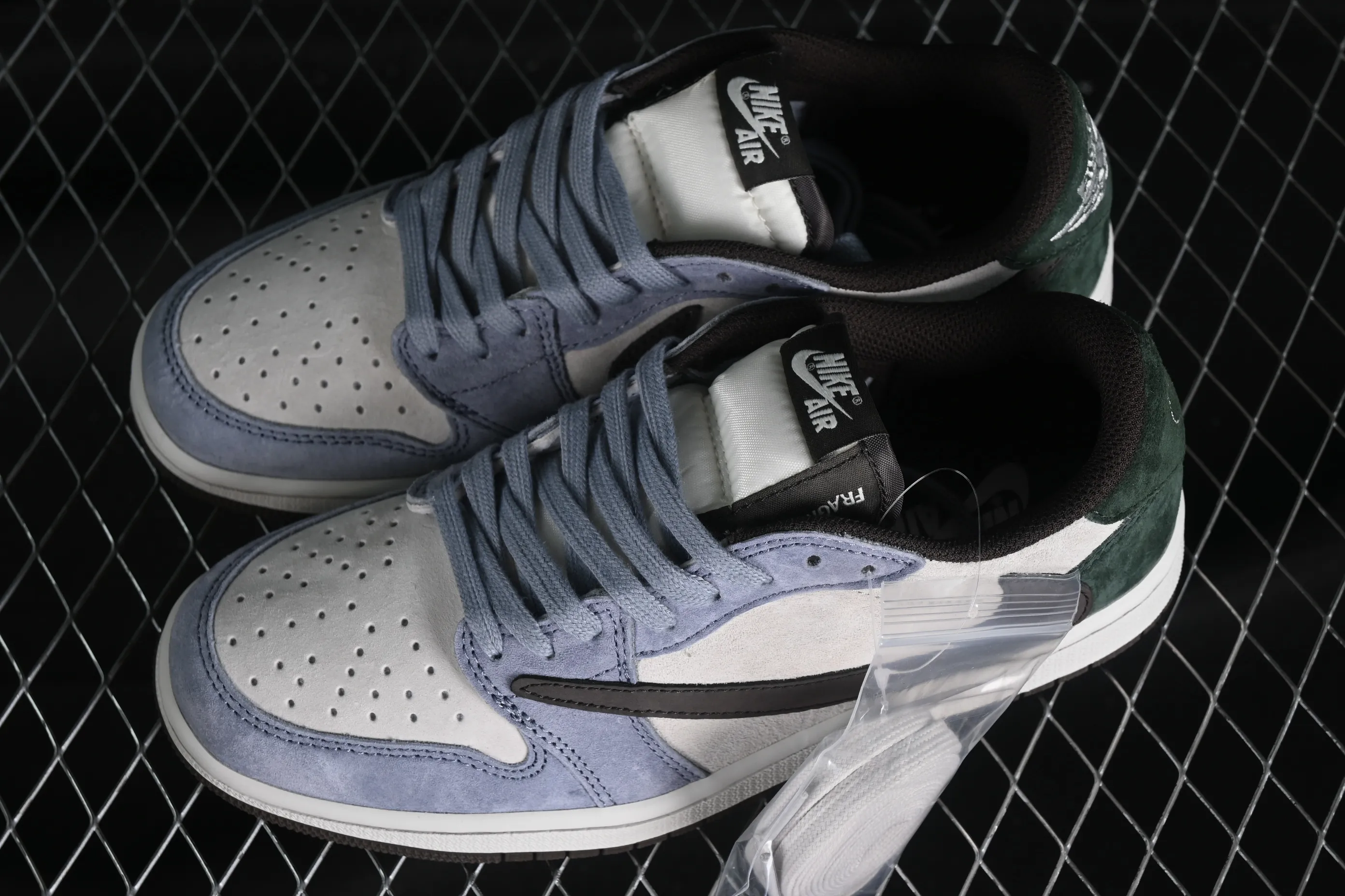 All Categories Air Jordan Jordan Series Basketball Shoes Air Jordan 1 Low Travis Scott x Air Jordan 1 Low OG AJ1 Joe 1 Reversed Overhook Joint Style Casual Sports Basketball Shoes DM7866-820